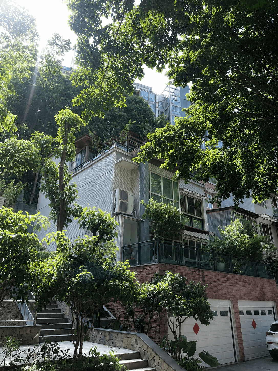 崇左岛居岁月从容升级：小小岛老别墅加装蒂升悦行款电梯